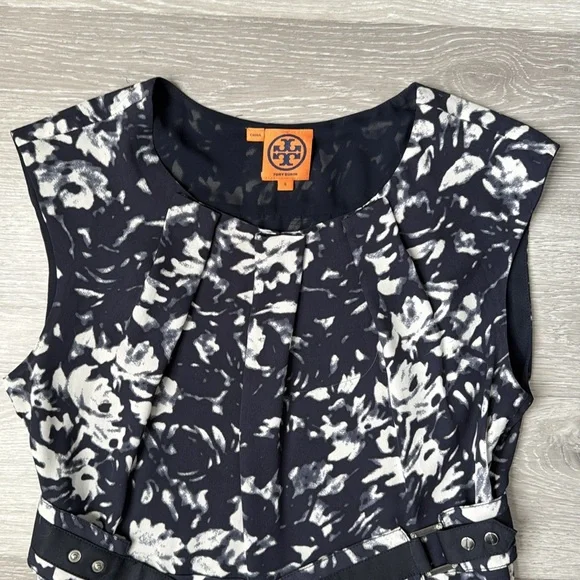 Tory Burch Navy Blue and White Silk Floral Belted Sleeveless Dress | EUC Size 6 - Picture 3 of 12